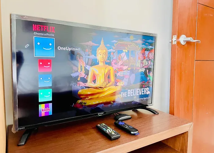 1 Queen Bed & 2 Double Beds At One Uptown Residences With Xbox And Netflix
