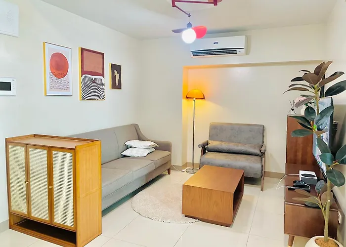 1 Queen Bed & 2 Double Beds At One Uptown Residences With Xbox And Netflix