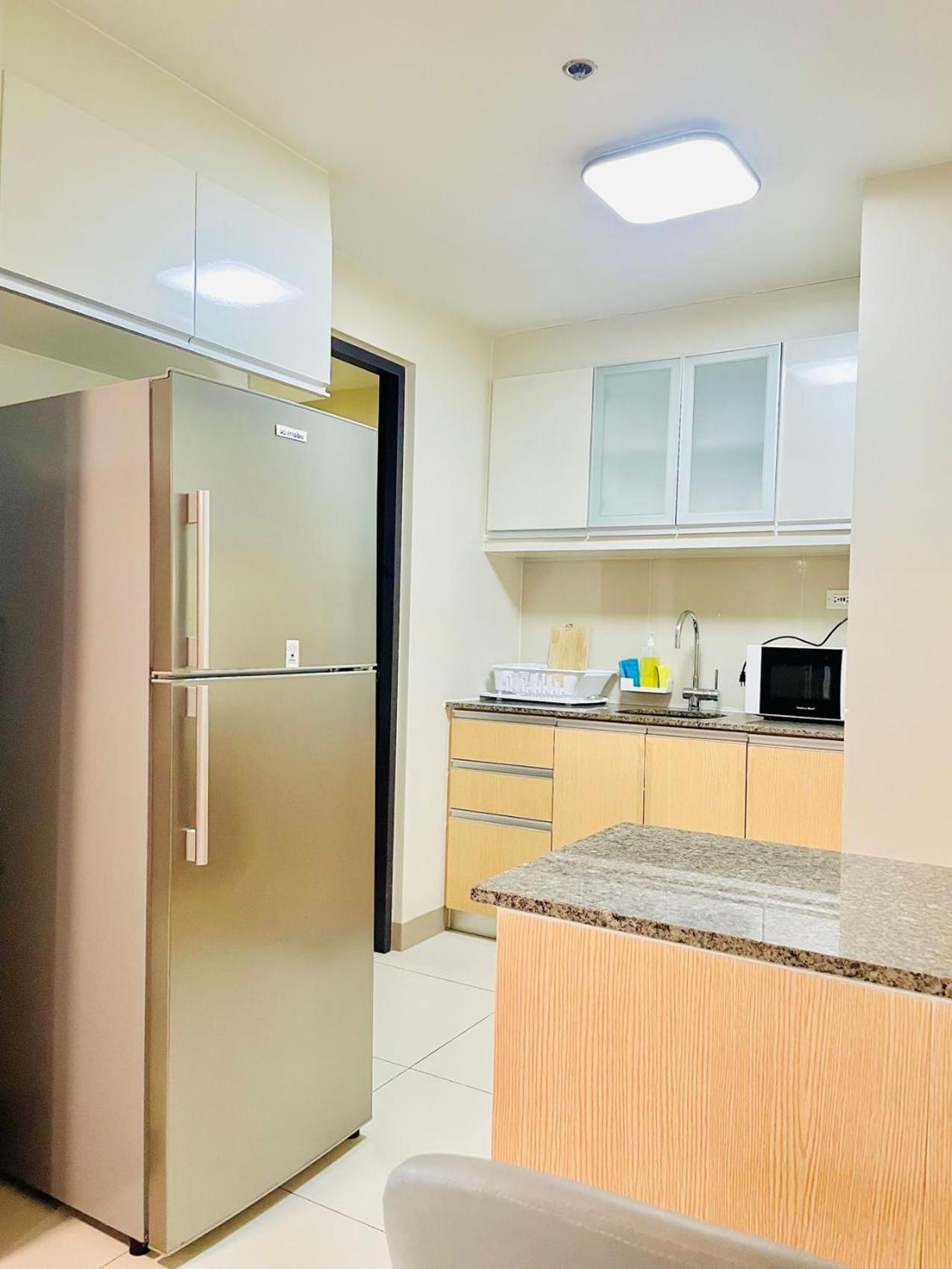 1 Queen Bed & 2 Double Beds At One Uptown Residences With Xbox And Netflix